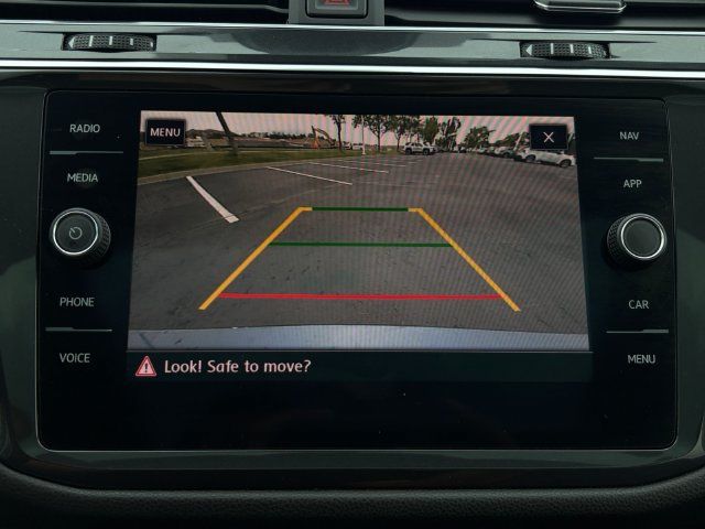 Used 2020 Volkswagen Tiguan SEL AWD/4WD image 29