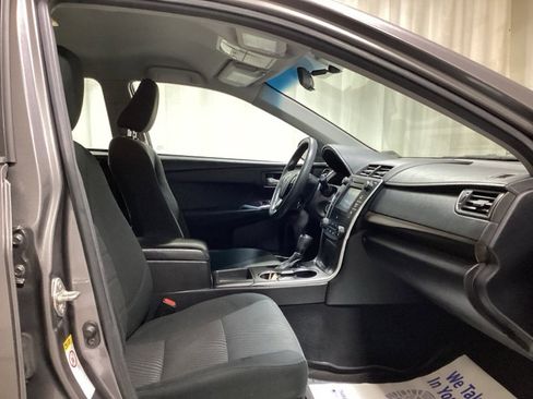 Used 2017 Toyota Camry XLE image 12