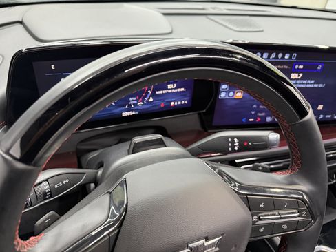 Used 2024 Chevrolet Traverse RS image 16