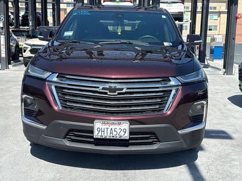 Used 2023 Chevrolet Traverse LT FWD image 2