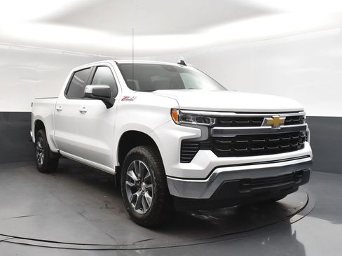 Used 2026 Chevrolet Silverado 1500 LT w/ Z71 Off-Road Package AWD/4WD image 9