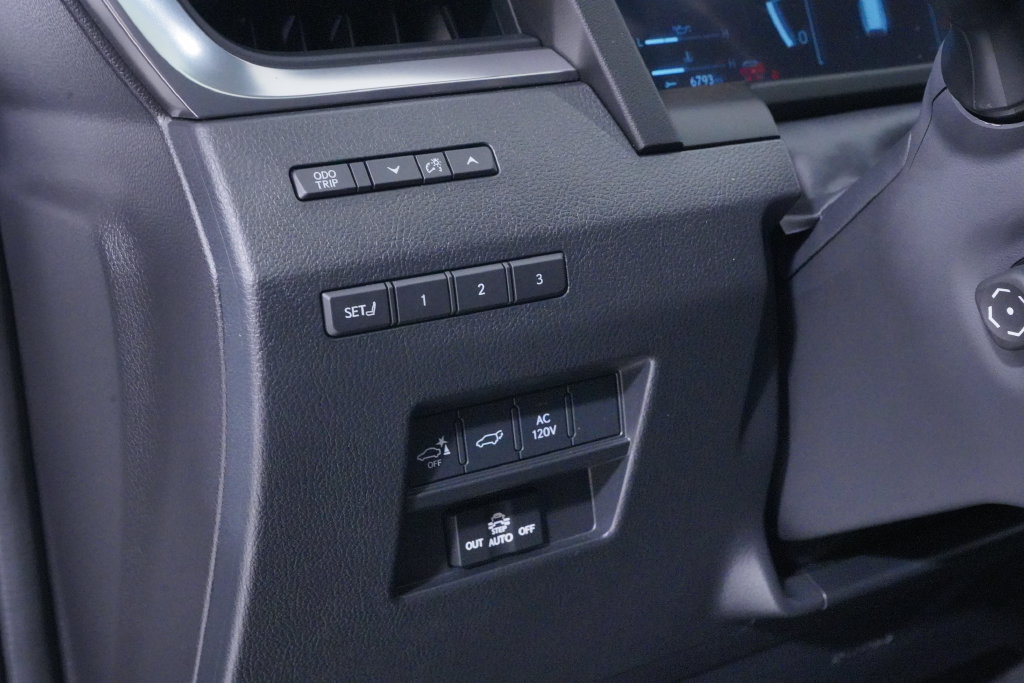 Used 2024 Lexus GX 550 w/ Cold Area Package AWD/4WD image 26