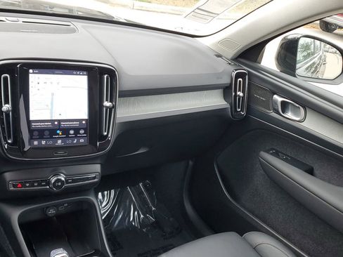 Certified 2026 Volvo XC40 B4 Plus w/ Protection Package Premier image 19