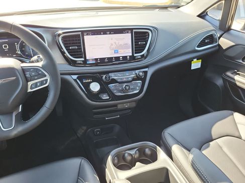 New 2026 Chrysler Pacifica Select FWD image 24