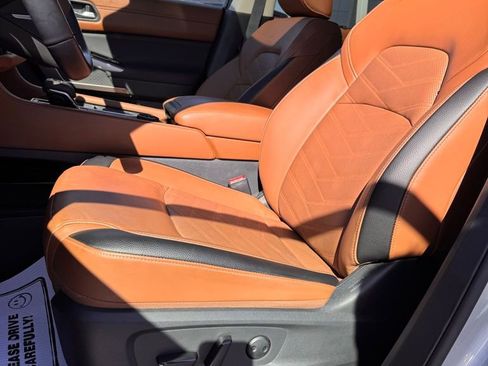 Used 2025 Nissan Pathfinder Platinum w/ Cargo Package image 11