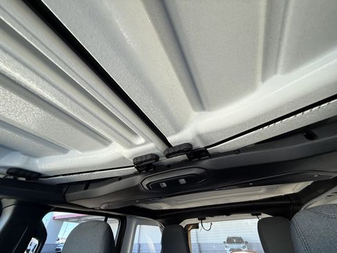 Used 2024 Jeep Wrangler Sport S image 24