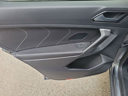 Certified 2023 Volkswagen Tiguan SE image 11