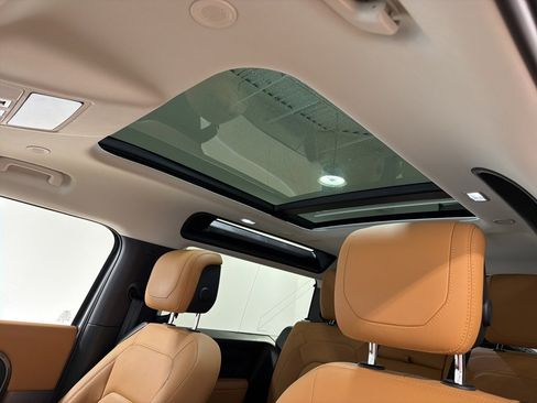 Used 2024 Land Rover Defender 90 S image 19