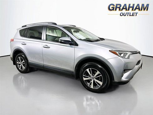 Used 2018 Toyota RAV4 XLE AWD/4WD image 1