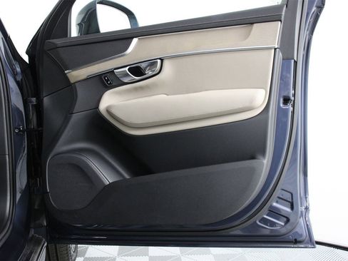 Certified 2025 Volvo XC90 B5 Core image 21