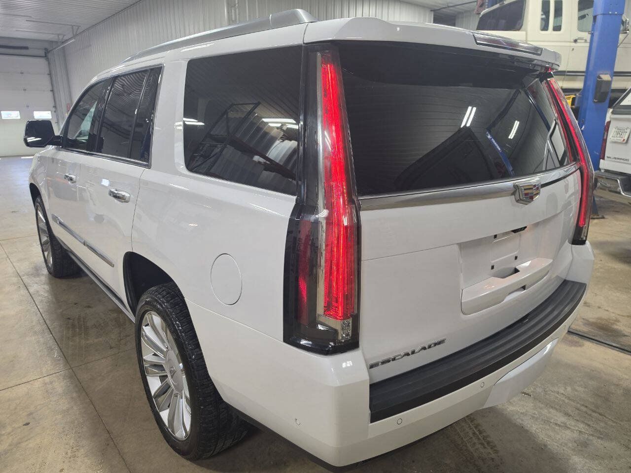 Used 2017 Cadillac Escalade Platinum AWD/4WD image 6