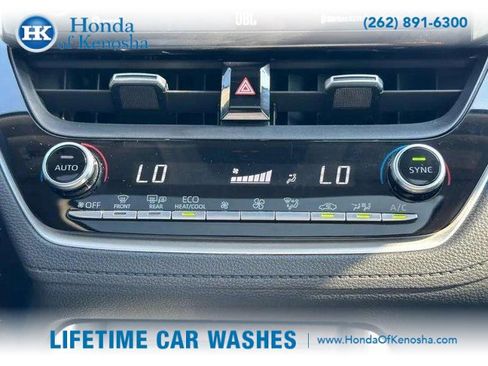 Used 2022 Toyota Corolla Cross XLE image 23