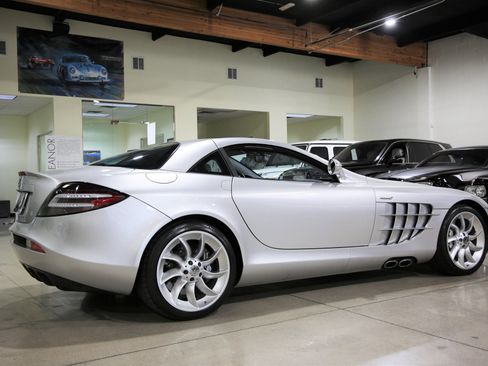 Used 2006 Mercedes-Benz SLR image 3