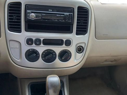 Used 2005 Ford Escape XLT image 19