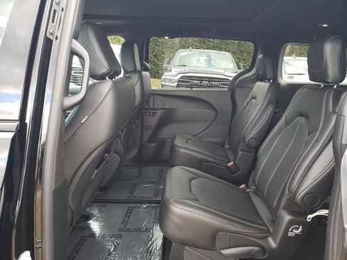 New 2026 Chrysler Pacifica Select w/ S Appearance Package AWD/4WD image 7