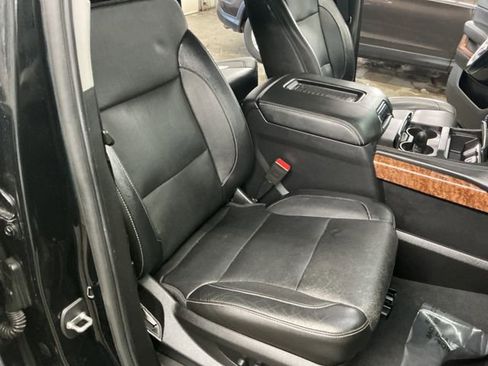 Used 2019 Chevrolet Suburban Premier image 37