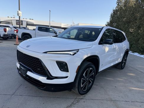 Used 2025 Buick Enclave Sport Touring image 7