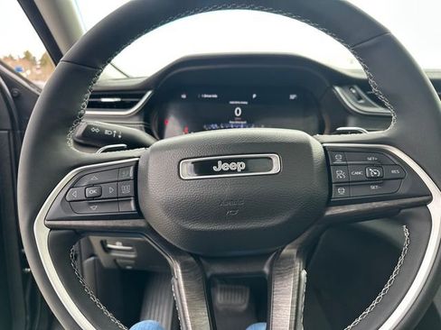 Used 2023 Jeep Grand Cherokee L Limited w/ Luxury Tech Group II image 33