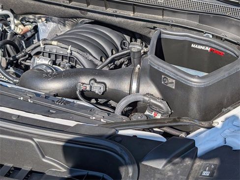 Used 2025 Chevrolet Suburban High Country image 18