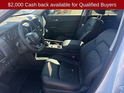 New 2026 Nissan Pathfinder Platinum image 10