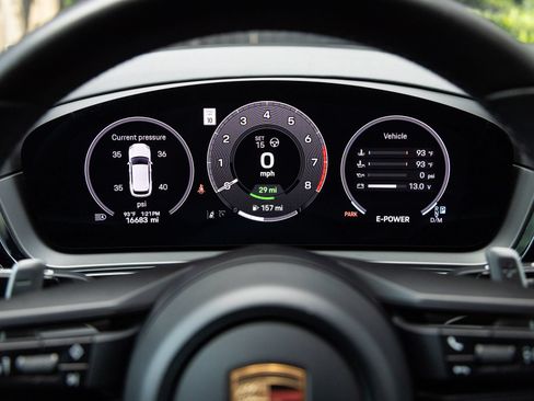 Certified 2025 Porsche Cayenne E-Hybrid AWD/4WD image 14