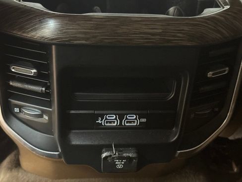 Used 2020 RAM 1500 Laramie AWD/4WD image 16