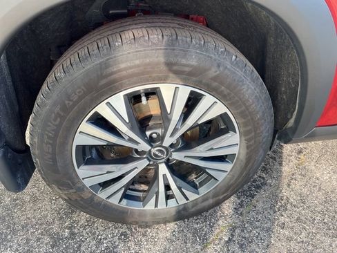 Used 2023 Nissan Rogue SV w/ SV Premium B Package image 22