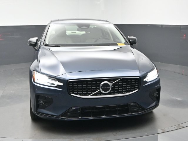 Used 2024 Volvo S60 B5 Core w/ Climate Package FWD image 2