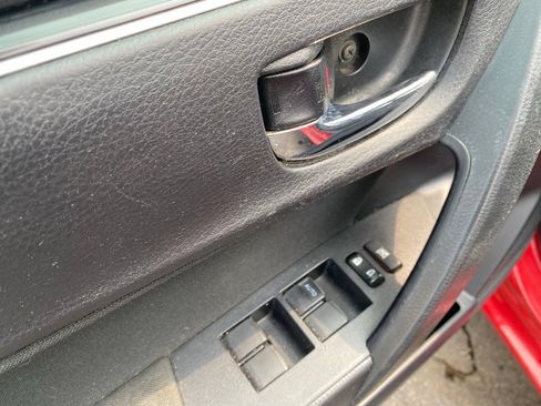 Used 2018 Toyota Corolla LE FWD image 13