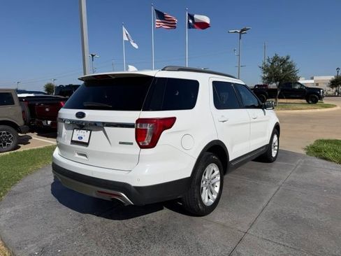 Used 2017 Ford Explorer XLT w/ Equipment Group 202A FWD image 7