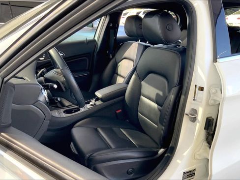 Certified 2020 Mercedes-Benz GLA 250 4MATIC image 7