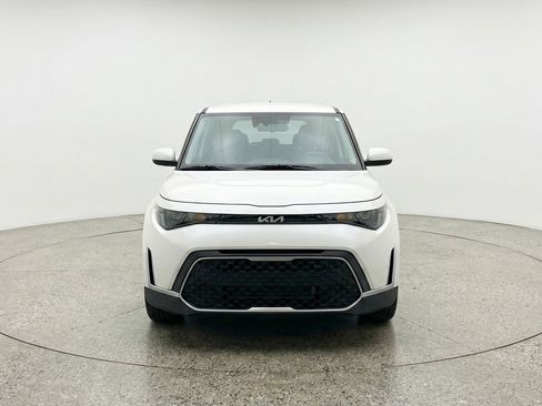 Used 2025 Kia Soul LX w/ LX Technology Package image 2