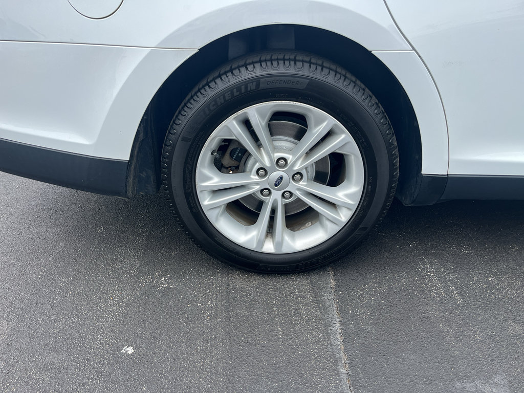 Used 2019 Ford Taurus SE FWD image 12