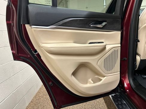 Used 2025 Jeep Grand Cherokee Limited AWD/4WD image 14