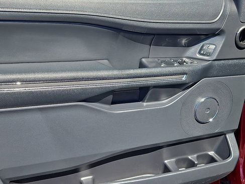 Used 2022 Ford Expedition XLT image 18