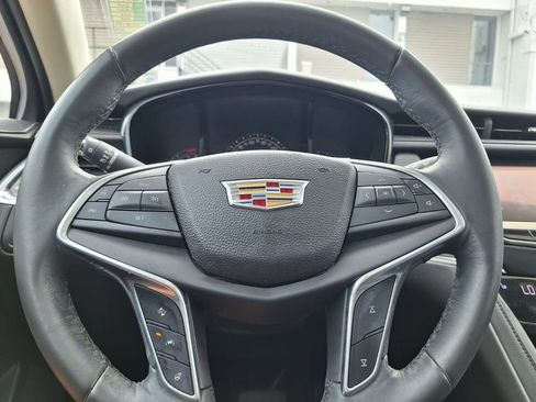 Used 2017 Cadillac XT5 Luxury w/ Driver Awareness Package FWD image 17