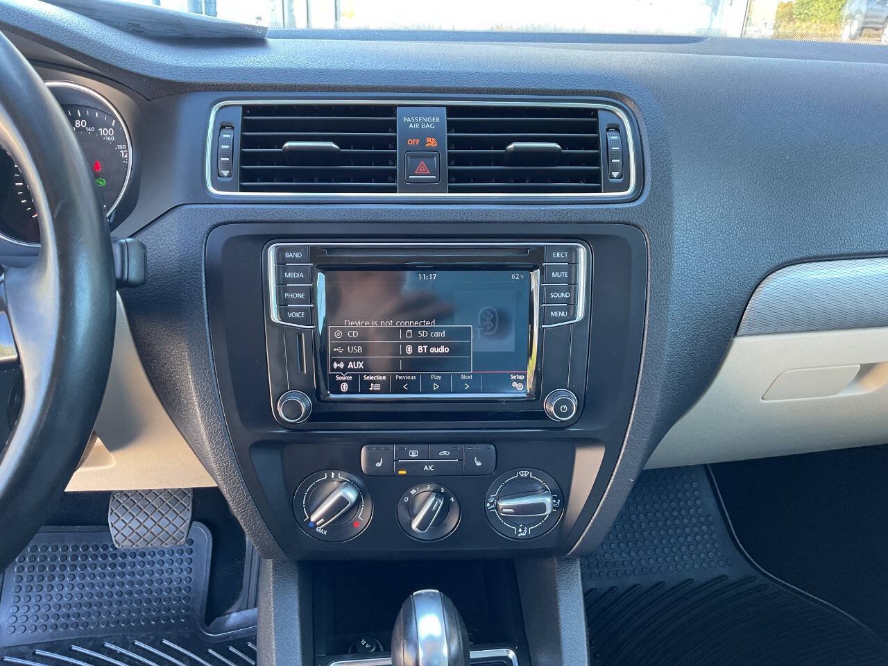 Used 2017 Volkswagen Jetta SE FWD image 22