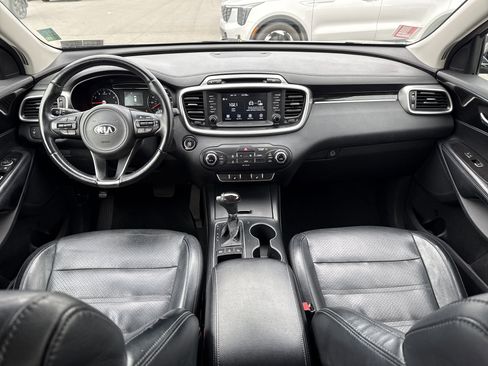 Used 2017 Kia Sorento LX w/ LX Convenience Package image 14