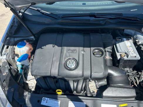 Used 2014 Volkswagen Golf 4-Door FWD image 18