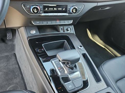 Used 2023 Audi Q5 2.0T Premium w/ Convenience Package image 11