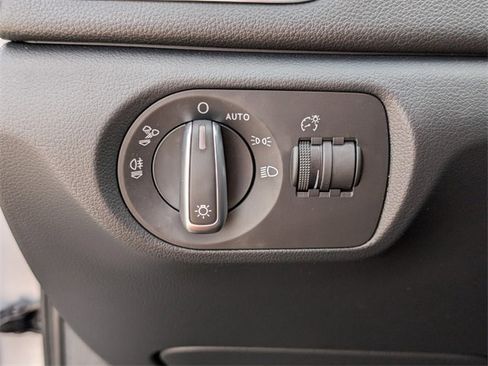 Used 2018 Audi Q3 2.0T Premium w/ Convenience Package image 28