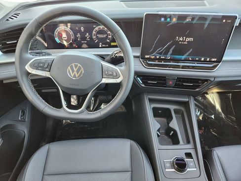 New 2026 Volkswagen Tiguan SE AWD/4WD image 2