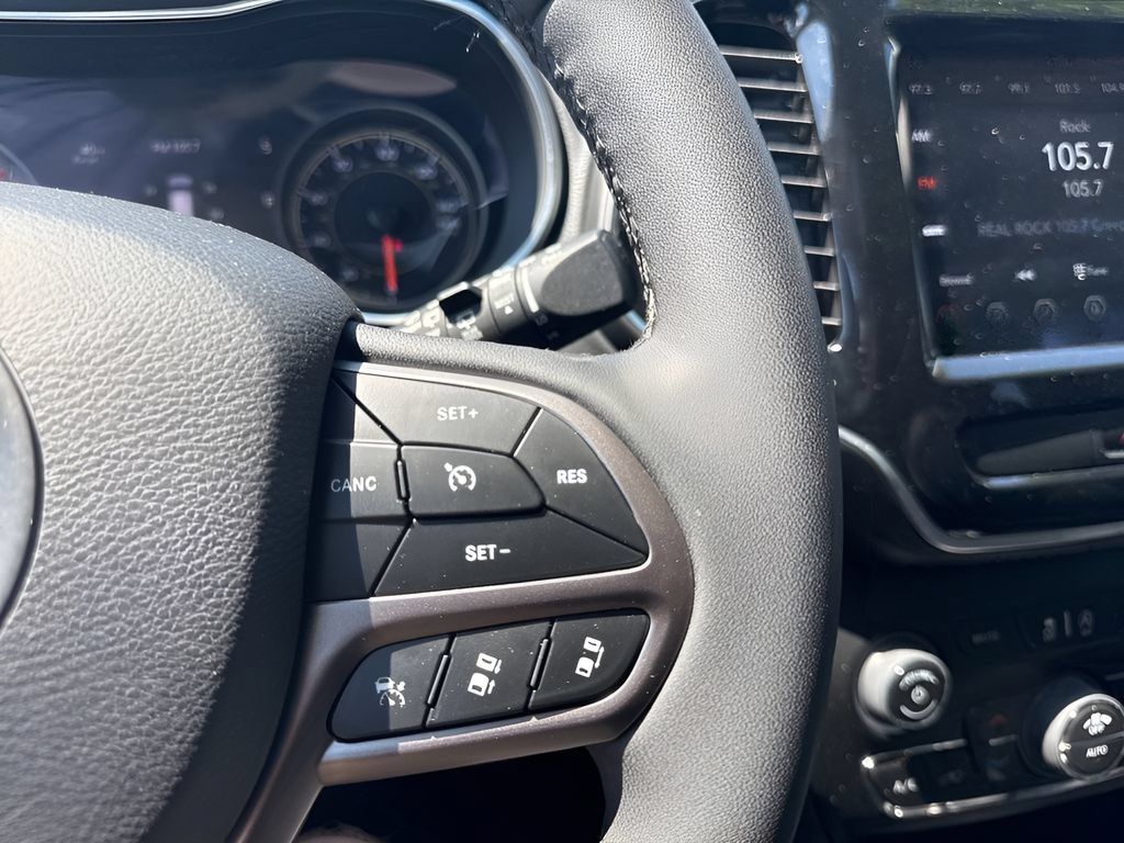 Used 2022 Jeep Cherokee Limited AWD/4WD image 17