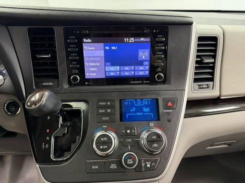Used 2020 Toyota Sienna XLE image 47