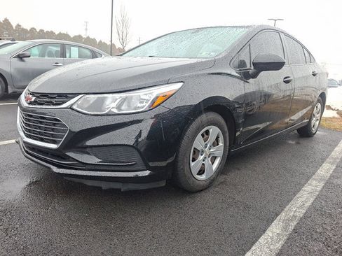 Used 2018 Chevrolet Cruze LS image 3