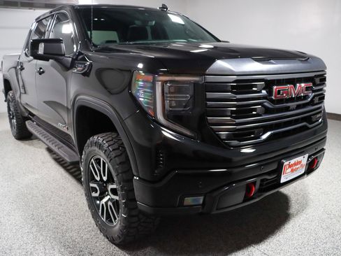 Used 2024 GMC Sierra 1500 AT4 w/ Technology Package AWD/4WD image 6