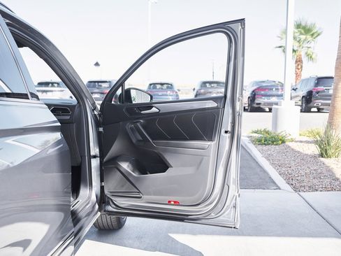 Used 2024 Volkswagen Tiguan SE R-Line image 11