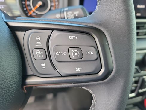 Used 2025 Jeep Gladiator Sport AWD/4WD image 22