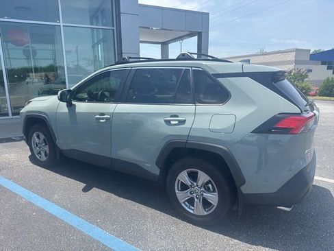 Used 2022 Toyota RAV4 XLE w/ Convenience Package AWD/4WD image 2