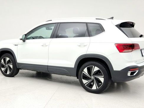 Used 2024 Volkswagen Taos SE image 7